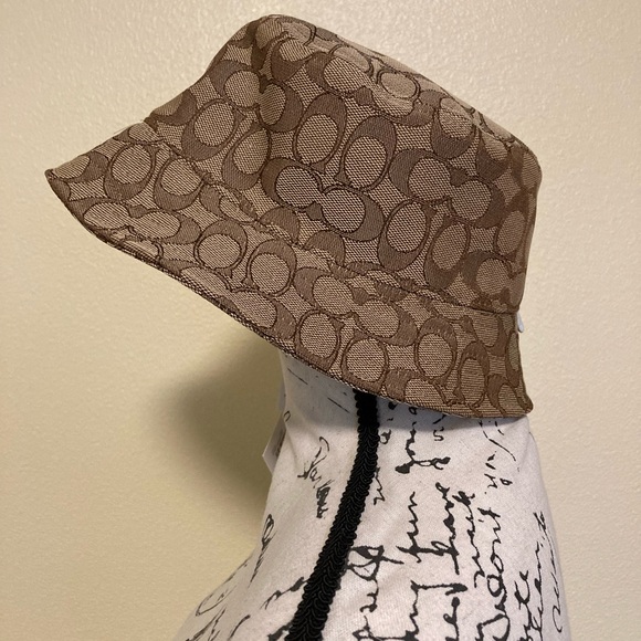 SOLD NWT COACH KHAKI SIGNATURE BUCKET HAT - Picture 2 of 8
